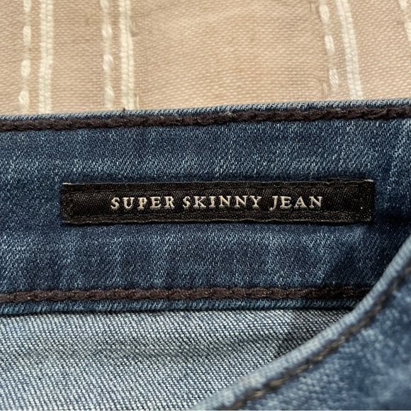 Abercrombie & Fitch Signature Collection Mid Rise Super Skinny Jeans 24 - Picture 7 of 11